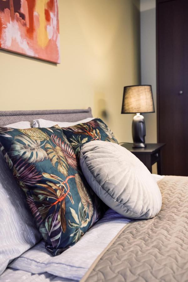 Rothko Apartment/8 Guests/4Bedrooms/Riga Old Town Екстер'єр фото