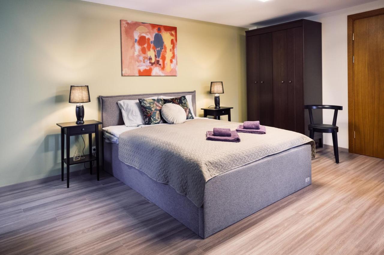 Rothko Apartment/8 Guests/4Bedrooms/Riga Old Town Екстер'єр фото